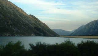 Scenic view along the highway back to Christchurch (5458 bytes)