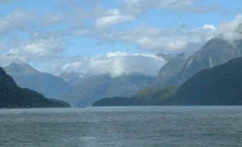 Doubtful Sound mountain view (6143 bytes)