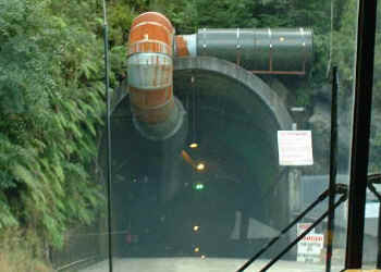 Manapouri tunnel (11902 bytes)