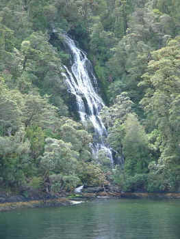 waterfall (15058 bytes)