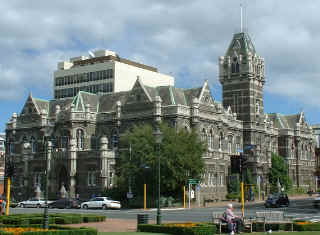 Dunedin justice building (12279 bytes)