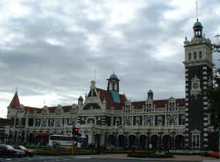 Dunedin train station (9736 bytes)