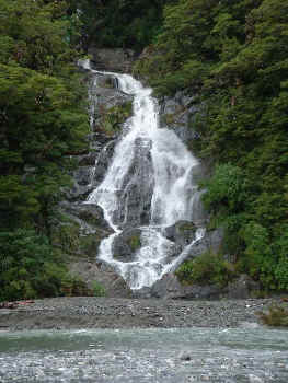 Fantail Falls (15068 bytes)