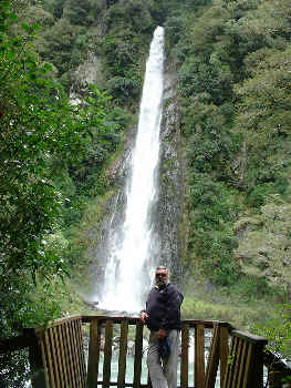 Vlad at Thunder Falls (19803 bytes)