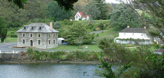 Stone store and the Kemp house (26003 bytes)