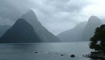 Milford Sound (5027 bytes)