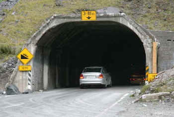 Milford highway tunnel (10899 bytes)