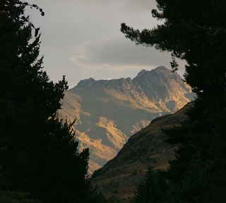 Queenstown sunset (8204 bytes)