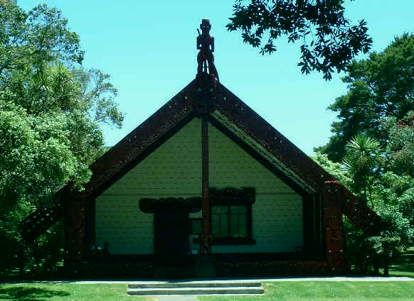 Waitangi meeting house (40907 bytes)