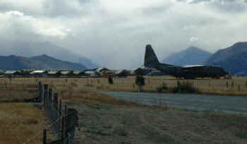 Wanaka airfield and Hurcules (6845 bytes)