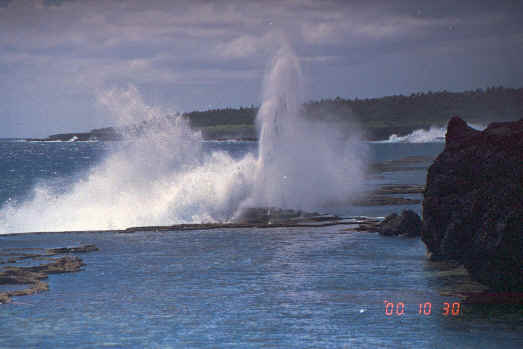 Tonga blowhole (21235 bytes)