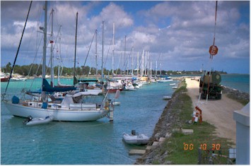 Nuku Alofa harbour (29910 bytes)