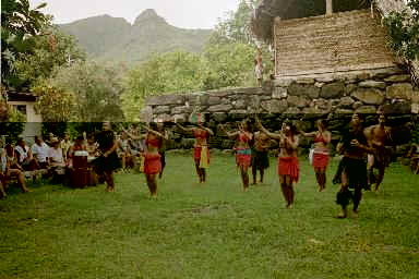 Dancers at Marae in Ua Pou (17282 bytes)