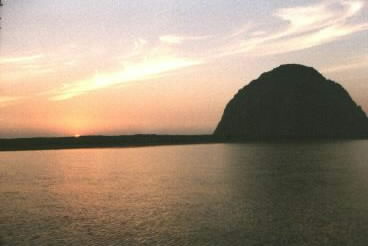 Morro Rock sunset (11509 bytes)