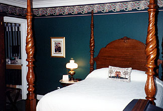 Four-poster bed in Stephen Foster room