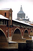 pavia:ponte coperto e cupola del duomo