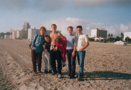 Famiglia in spiaggia a Miami Beach