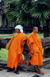 angkormonks2.jpg (102069 bytes)