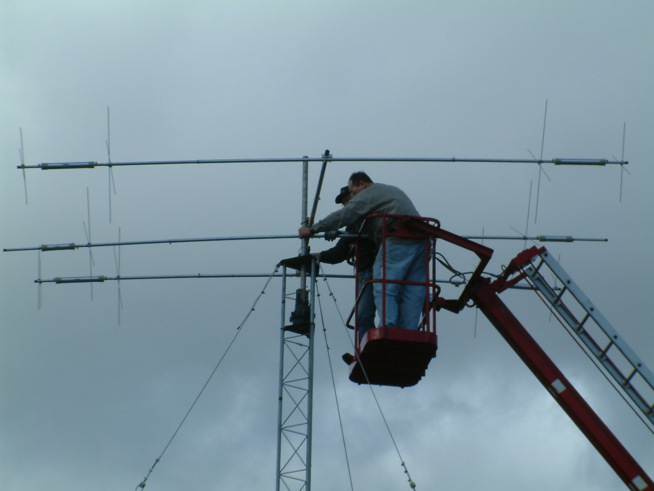 Attaching the 3-element horizontal beam antenna