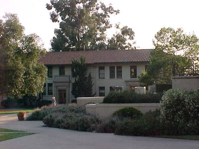 Swan Hall, with Union fountain steps in foreground