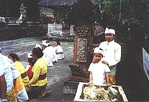 famille au temple