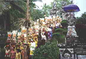 l'Odalan au Pura Tirta Empul