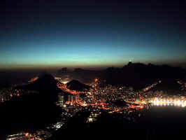 sugar_loaf_rio_night.jpg (85478 bytes)