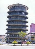 Menara Bersejarah Setanding Menara Pisa, Italy