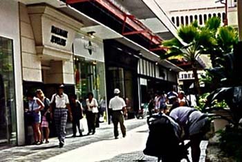 The Crowd at World Famous Ala Moana