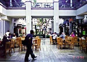 The daily crowd at Aloha Tower Marketplace