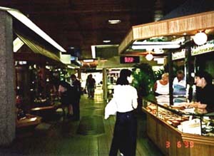 The daily crowd at the Royal Hawaiian Shopping Center