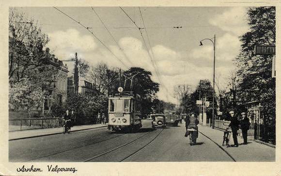 Arnhem Velperweg, Motorwagen 34 op lijn 4 naar Station