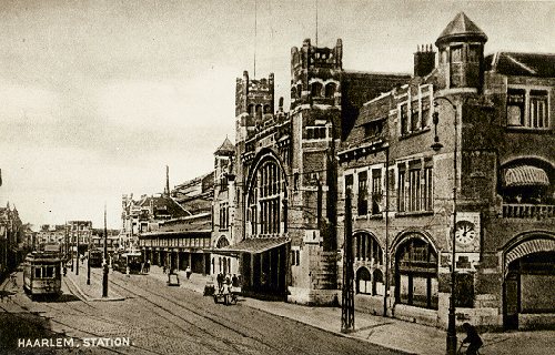 Haarlem, stationsplein met stadstram