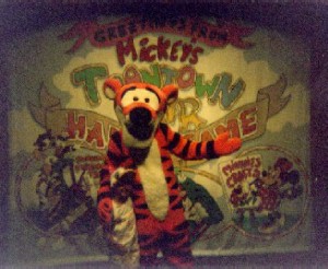 S &  Tigger.jpg (28577 bytes)