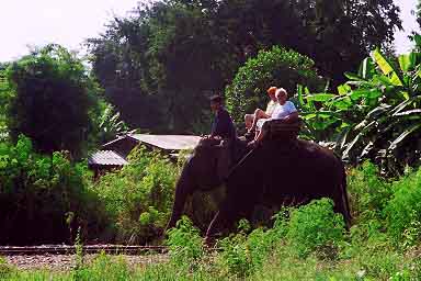 Nam Tok, Tajlanddia, Jacek and Joie Piwowarczyk, 2001