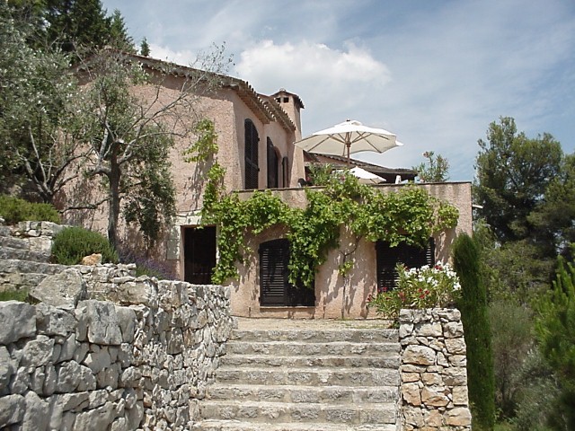 Tour a Villa in Gras, a small town in Provence