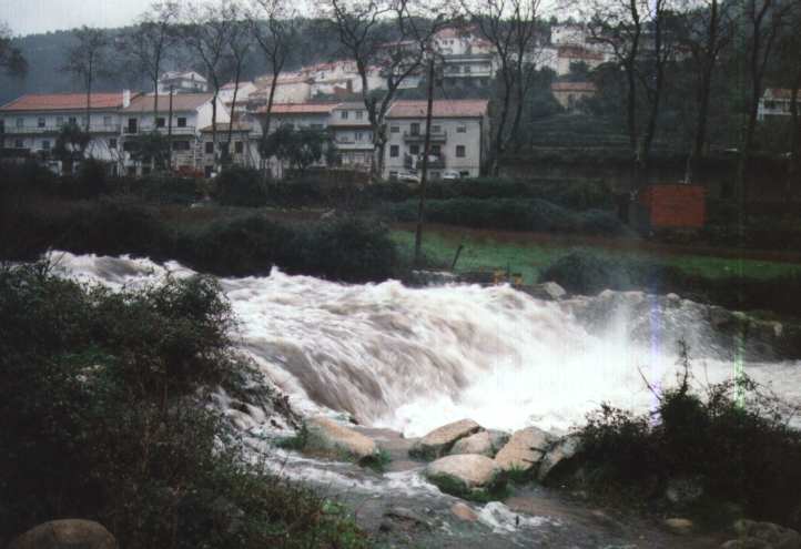 rivière en hiver 