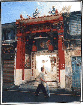 Gateway to Cheah Kongsi from Armenian Street