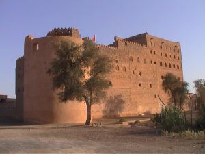 Fort de Jabrin au couche du soleil