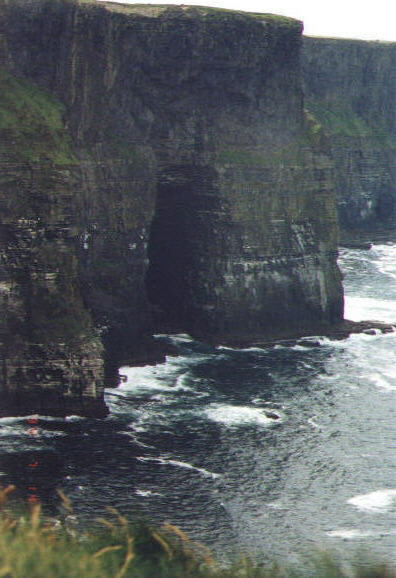 cliffs2.jpg (76127 bytes)