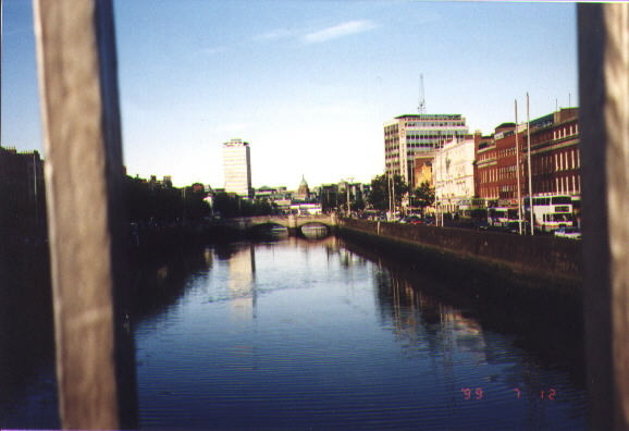 liffey.jpg (58392 bytes)