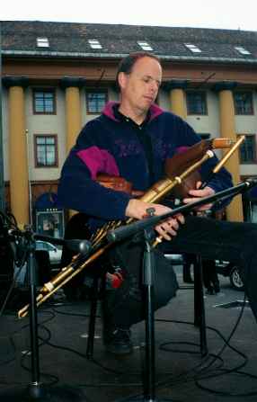 Daniel Winfree Papuga playing uilleann pipes in Oslo, Norway. Photo by John Wood, 2001