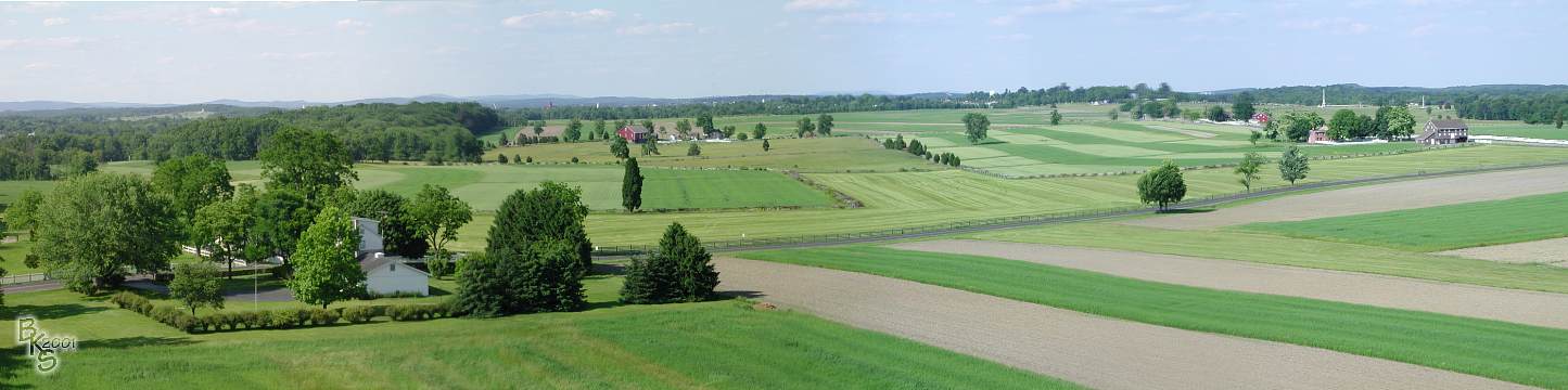 Looking north over Gettysburg Battlefield - 73502 Bytes