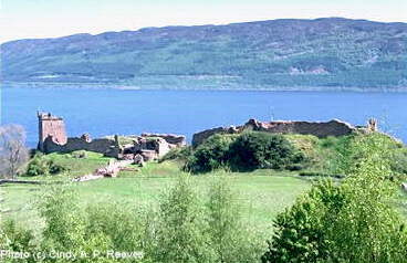 (JPEG Photo of Urquhart Castle, 20 Kb)