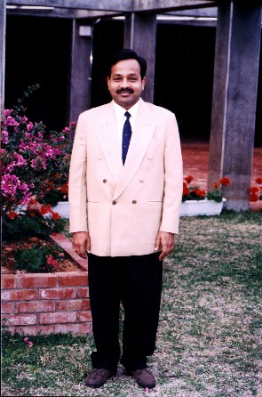 sunil.jpg (53473 bytes)