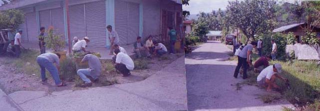 An mga empleyado na lalake san munisipyo san Irosin san magharawan sa palibot san poblasyon.