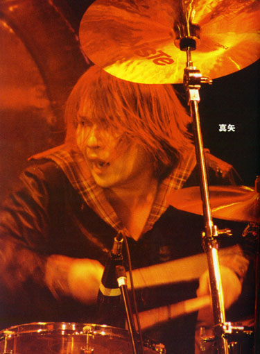 shinya.jpg (58992 bytes)