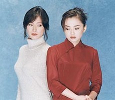 Akina and co-star Hiromi Nagasako