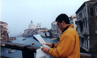 Even Roberto became a little disoriented in the tiny, twisting paths of Venice