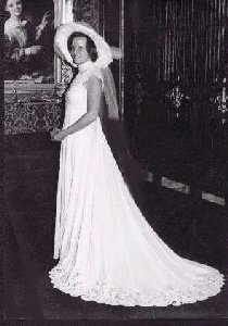 Image Elizabeth in her wedding gown